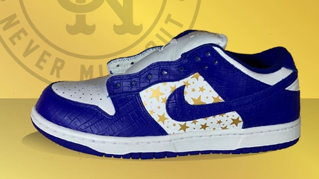Photo de la sneaker Supreme x Nike SB Dunk Low White/Metallic Gold-Hyper Blue