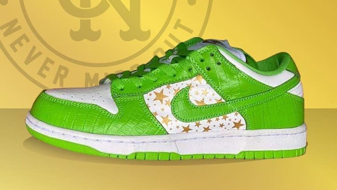 Photo de la sneaker Supreme x Nike SB Dunk Low White/Metallic Gold-Mean Green
