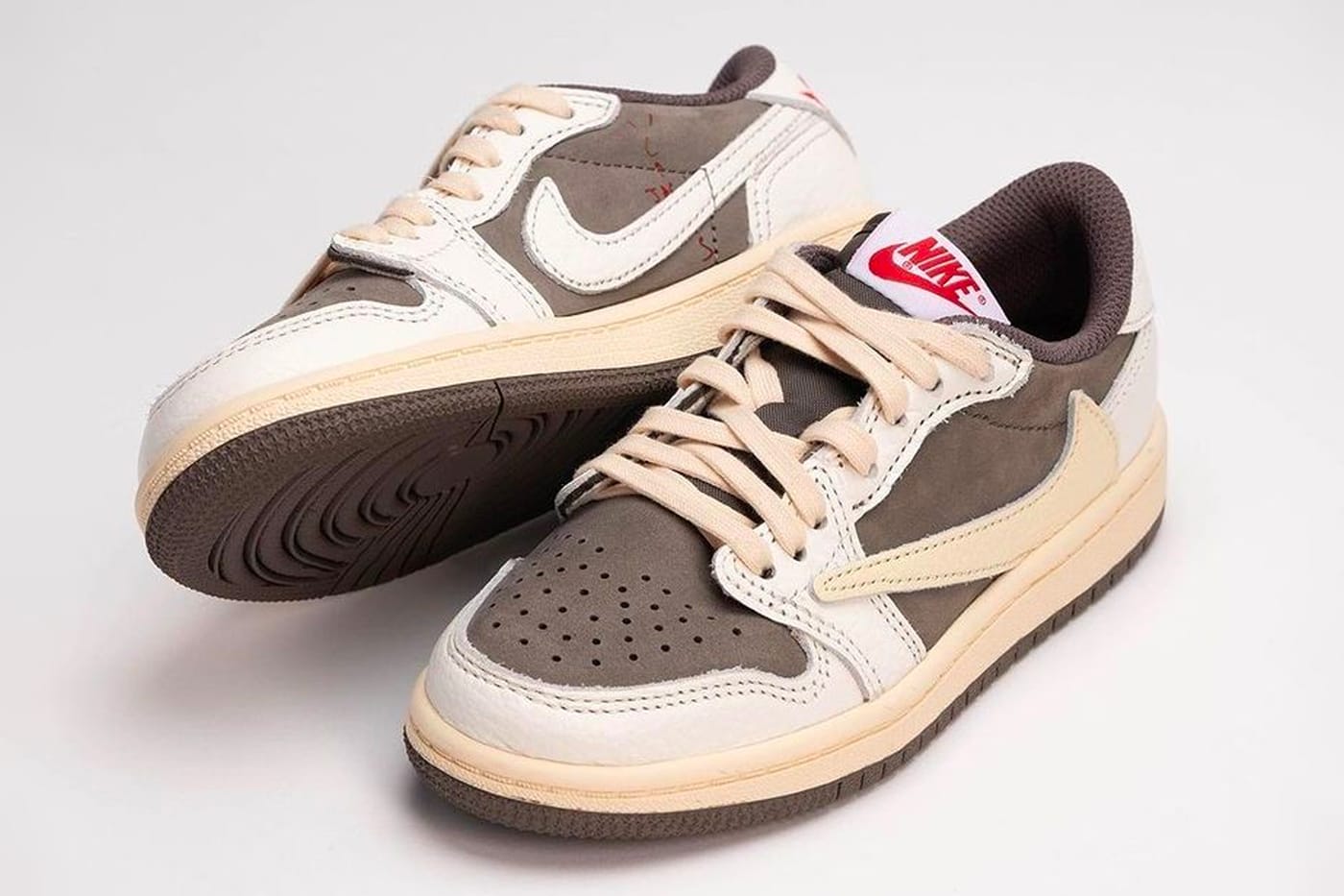 Travis Scott x Nike Air Jordan 1 Low "Reverse Mocha"