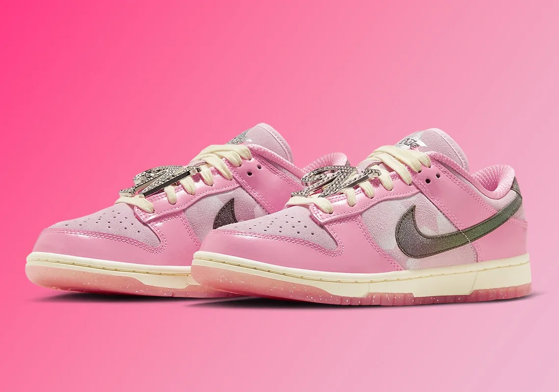 Nike Dunk Low "Barbie"