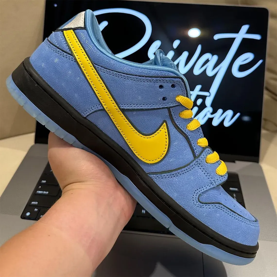 Powerpuff Girls x Nike SB Dunk Low : "Bubbles" et "Buttercup"